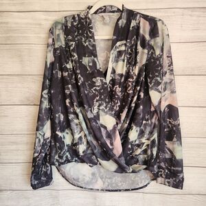 H&M Large multicolor v-neck dark balloon Peasant blouse